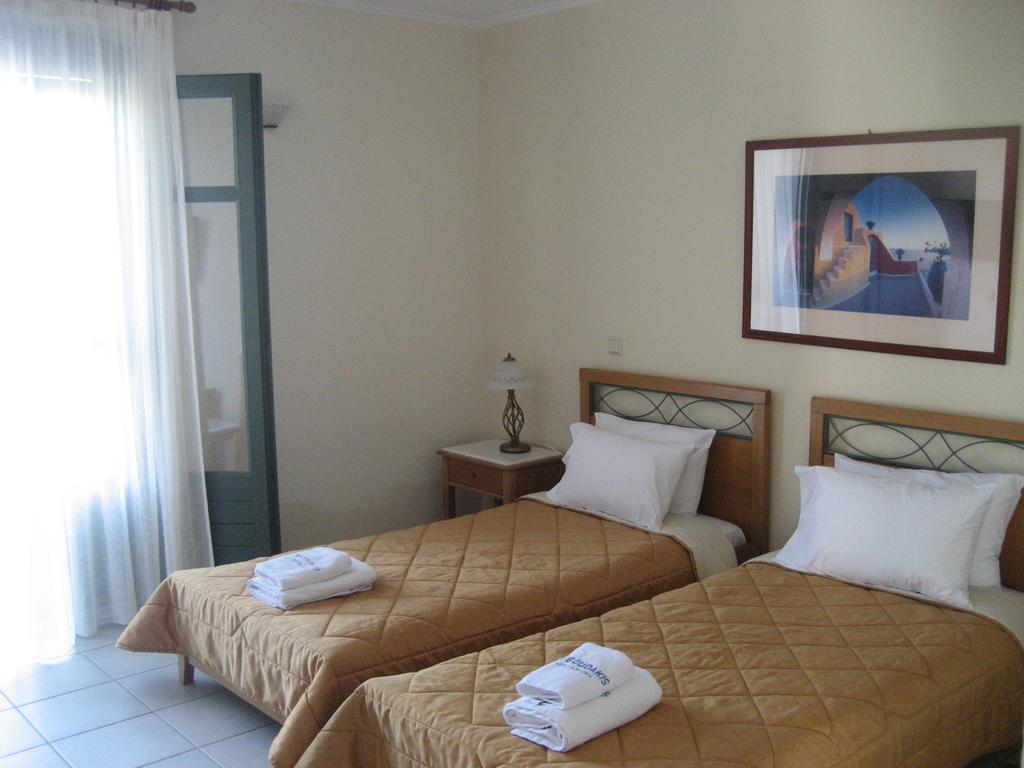 Kyveli Hotel Apartments Vrontados Exterior photo
